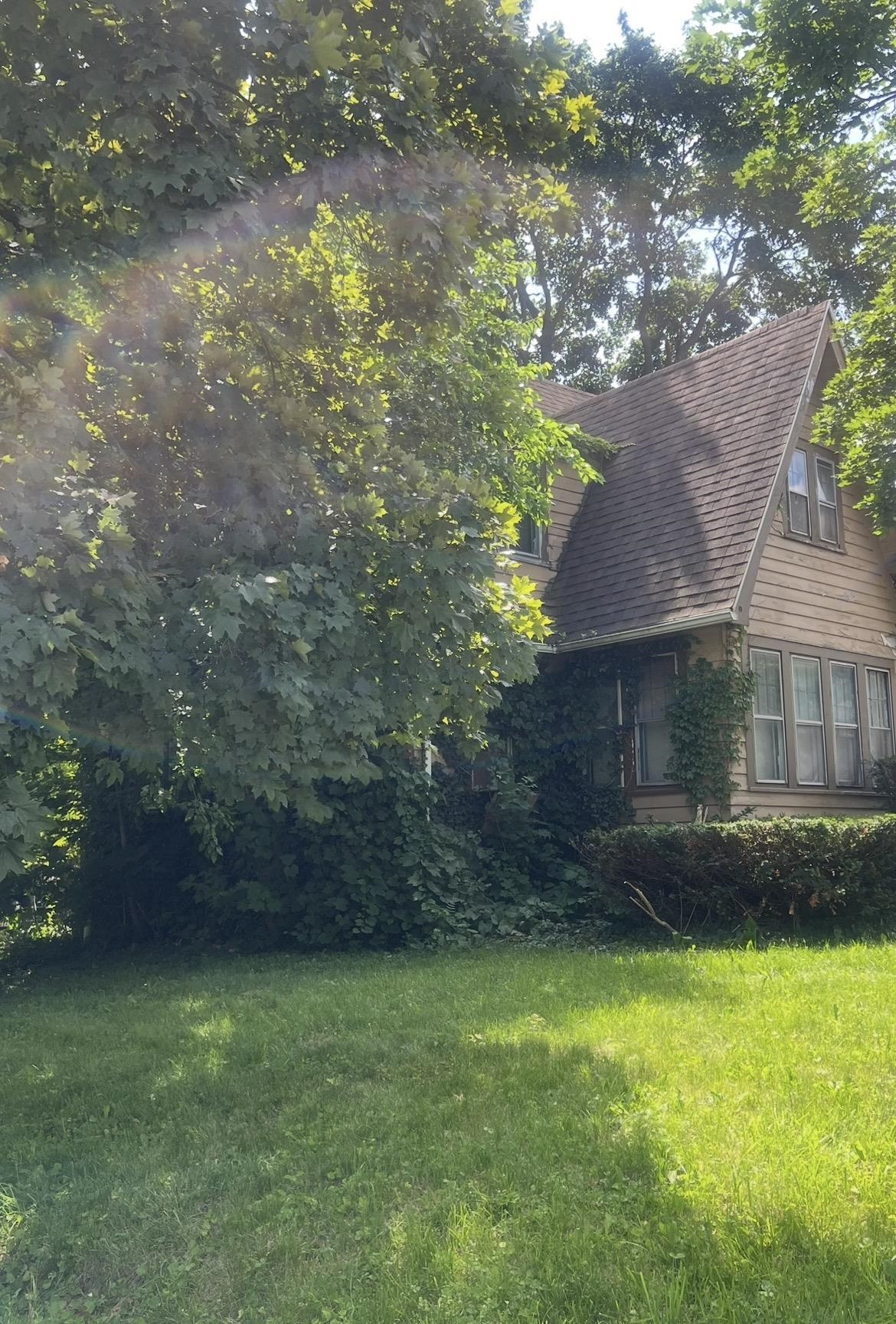 2214 Iroquois Avenue