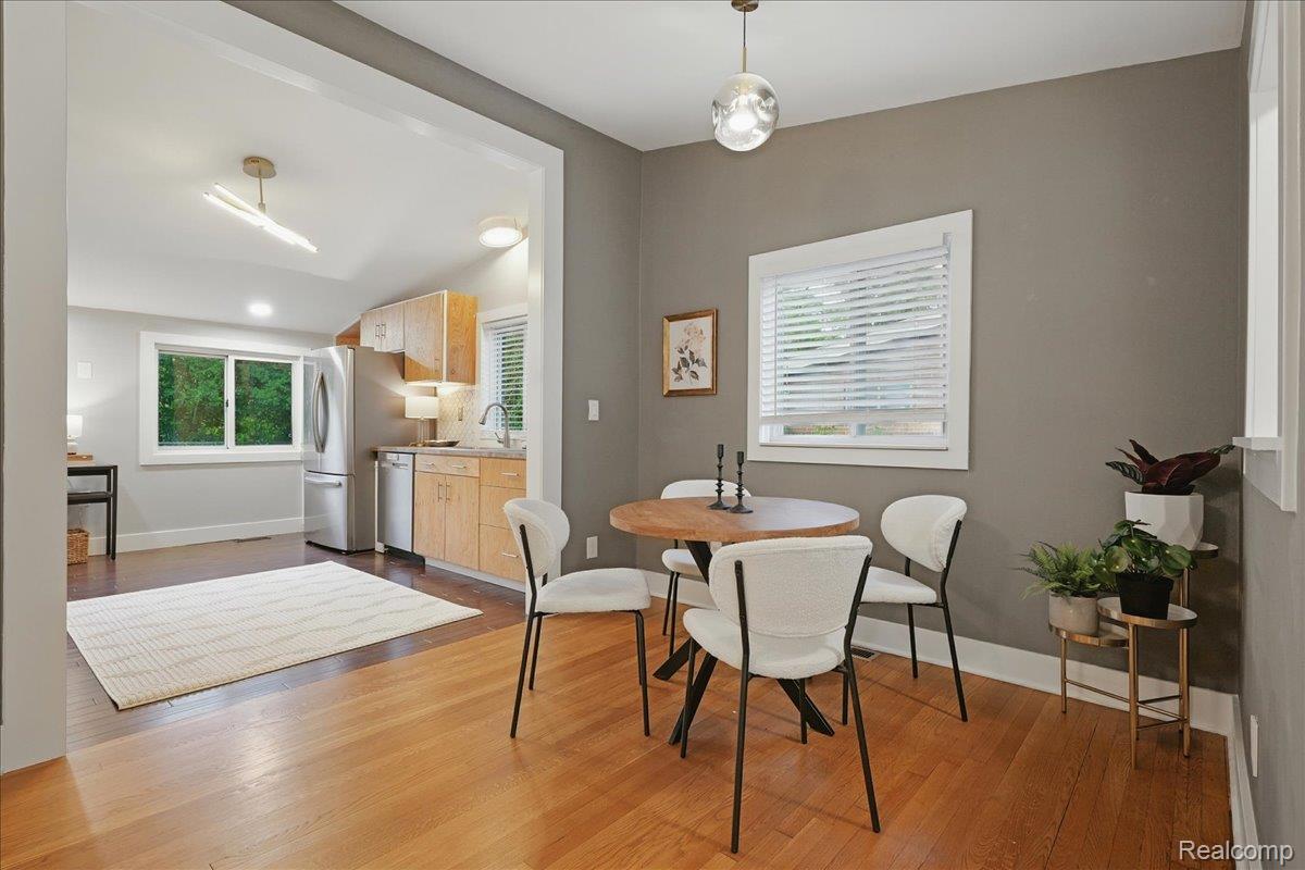 Oak Park City, Michigan 48237, United States, 3 Bedrooms Bedrooms, ,1 BathroomBathrooms,Residential,Pending,151996