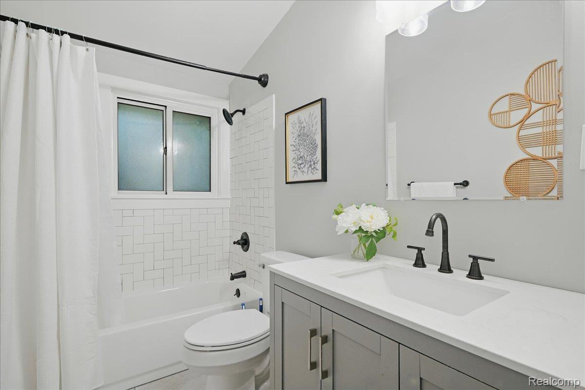 Oak Park City, Michigan 48237, United States, 3 Bedrooms Bedrooms, ,1 BathroomBathrooms,Residential,Pending,151996