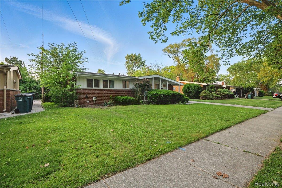 Oak Park City, Michigan 48237, United States, 3 Bedrooms Bedrooms, ,1 BathroomBathrooms,Residential,Pending,151996