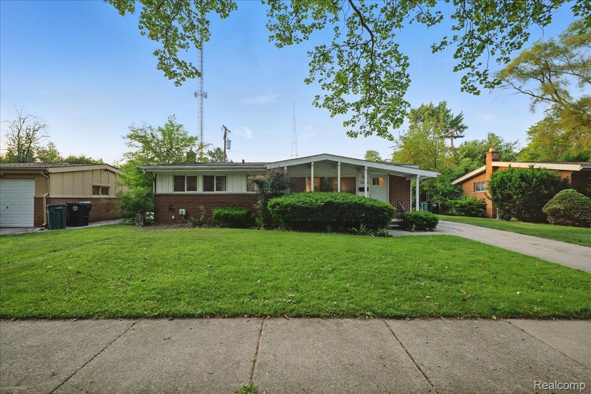 Oak Park City, Michigan 48237, United States, 3 Bedrooms Bedrooms, ,1 BathroomBathrooms,Residential,Pending,151996