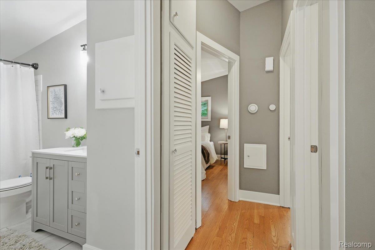 Oak Park City, Michigan 48237, United States, 3 Bedrooms Bedrooms, ,1 BathroomBathrooms,Residential,Pending,151996