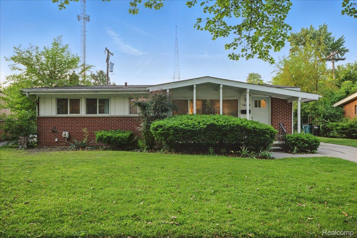 Oak Park City, Michigan 48237, United States, 3 Bedrooms Bedrooms, ,1 BathroomBathrooms,Residential,Pending,151996