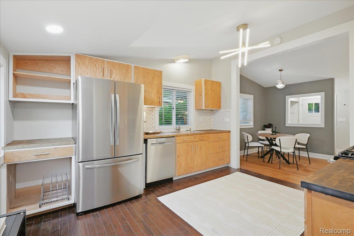 Oak Park City, Michigan 48237, United States, 3 Bedrooms Bedrooms, ,1 BathroomBathrooms,Residential,Pending,151996