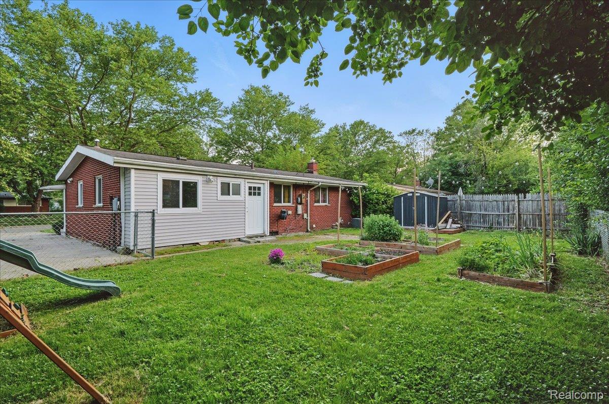 Oak Park City, Michigan 48237, United States, 3 Bedrooms Bedrooms, ,1 BathroomBathrooms,Residential,Pending,151996