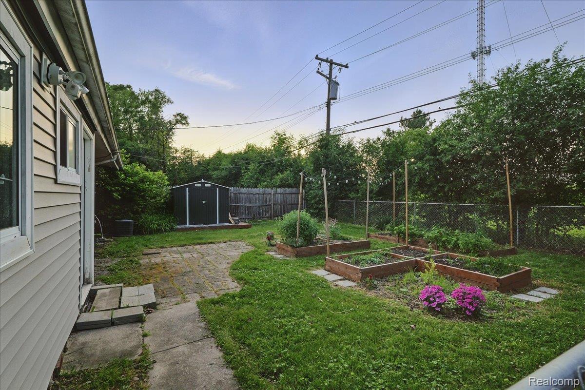 Oak Park City, Michigan 48237, United States, 3 Bedrooms Bedrooms, ,1 BathroomBathrooms,Residential,Pending,151996