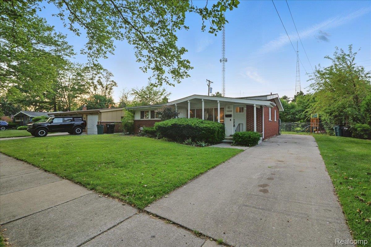 Oak Park City, Michigan 48237, United States, 3 Bedrooms Bedrooms, ,1 BathroomBathrooms,Residential,Pending,151996