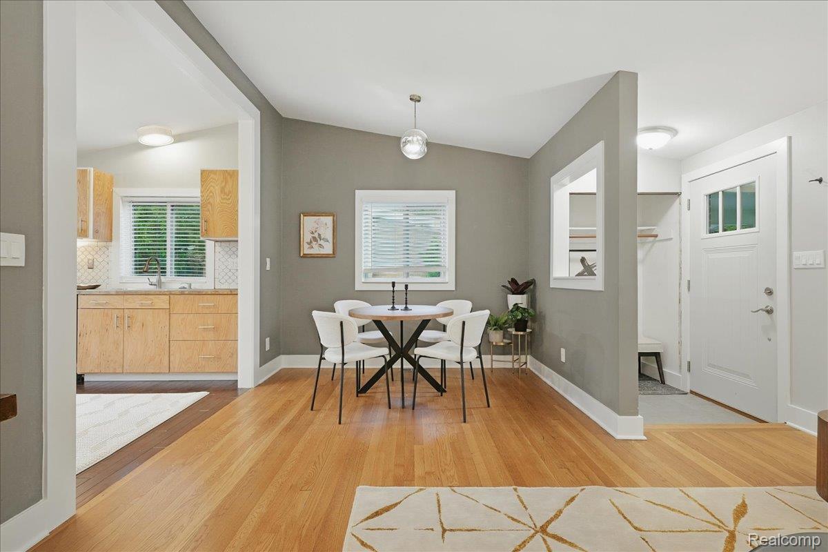 Oak Park City, Michigan 48237, United States, 3 Bedrooms Bedrooms, ,1 BathroomBathrooms,Residential,Pending,151996