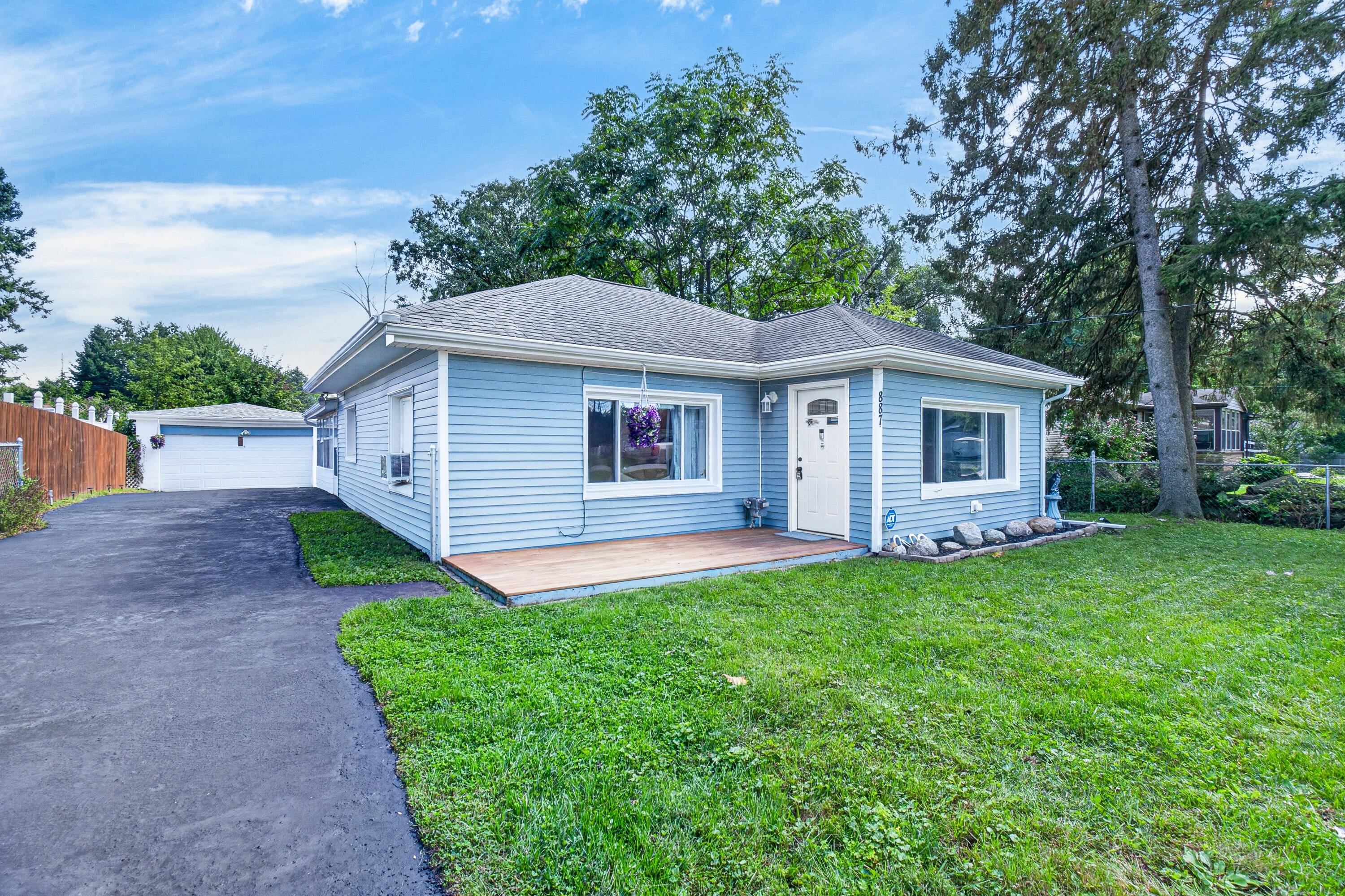 887 Bryant Avenue
