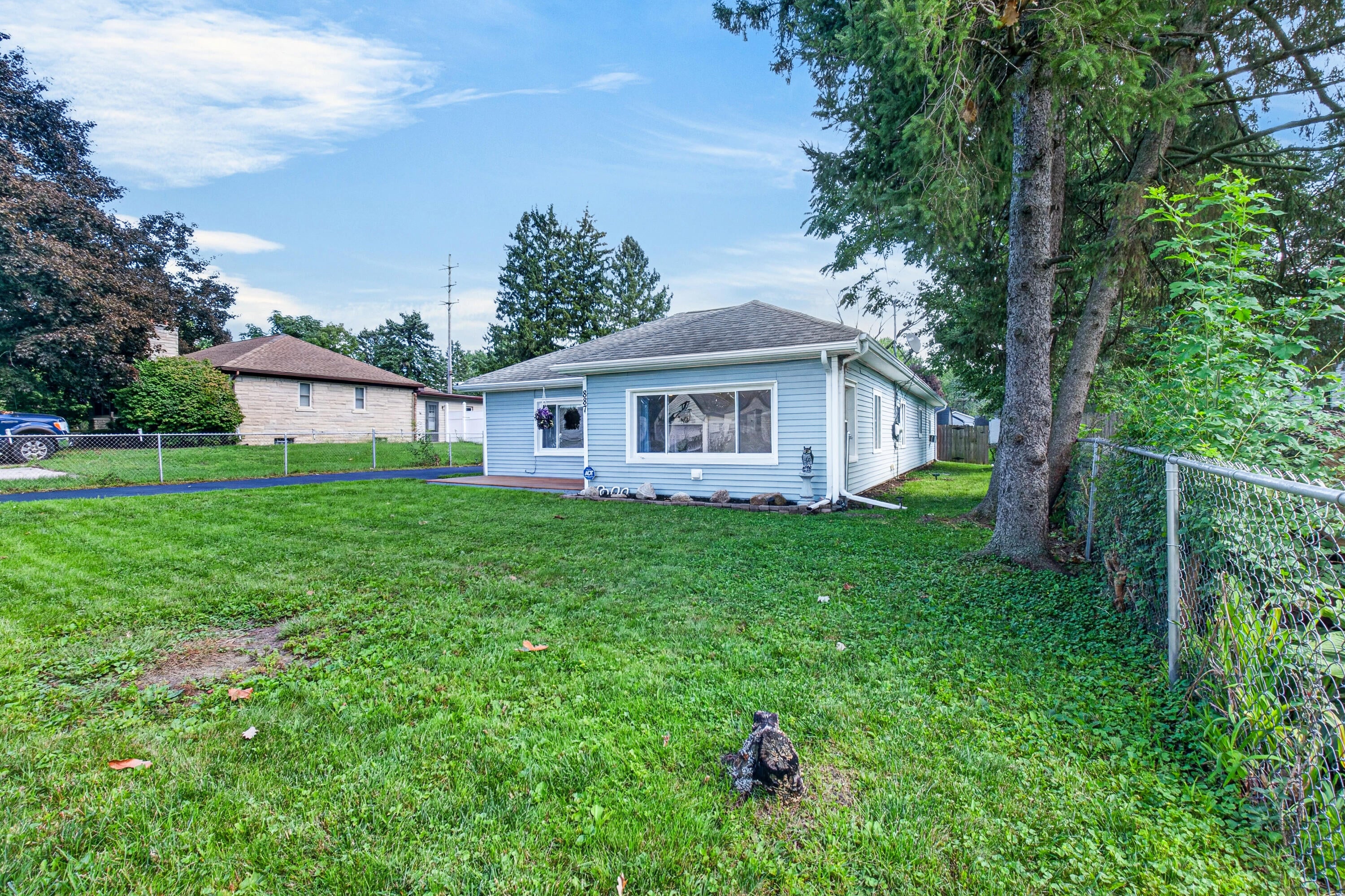 887 Bryant Avenue