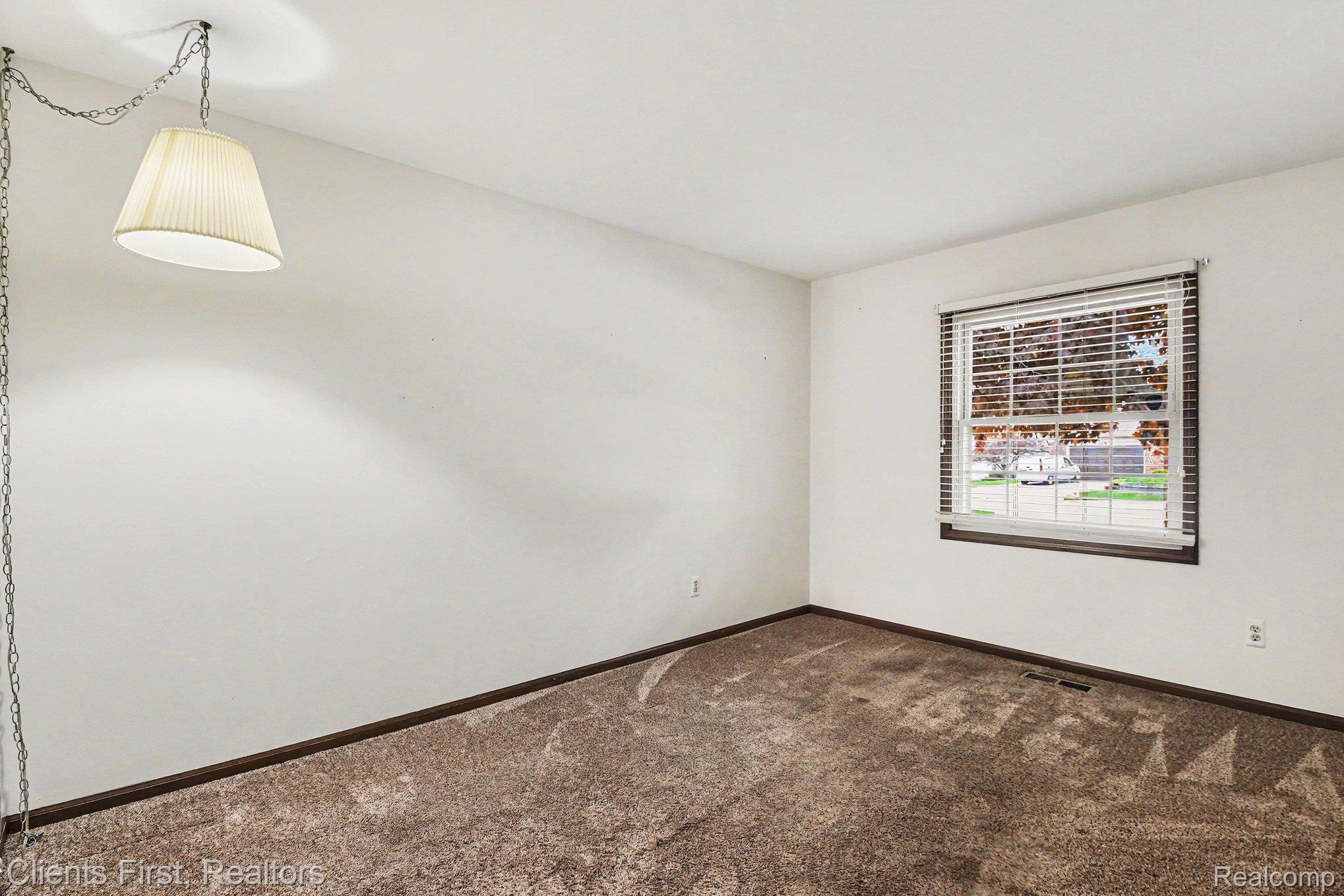 42542 Knollwood Court