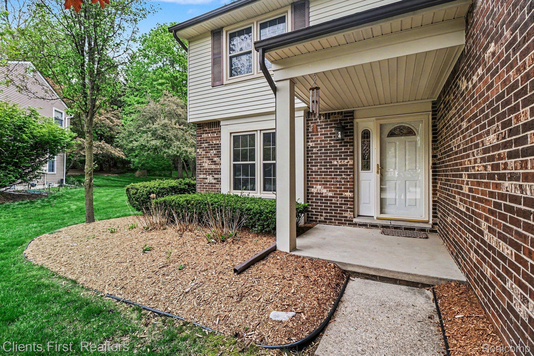 42542 Knollwood Court