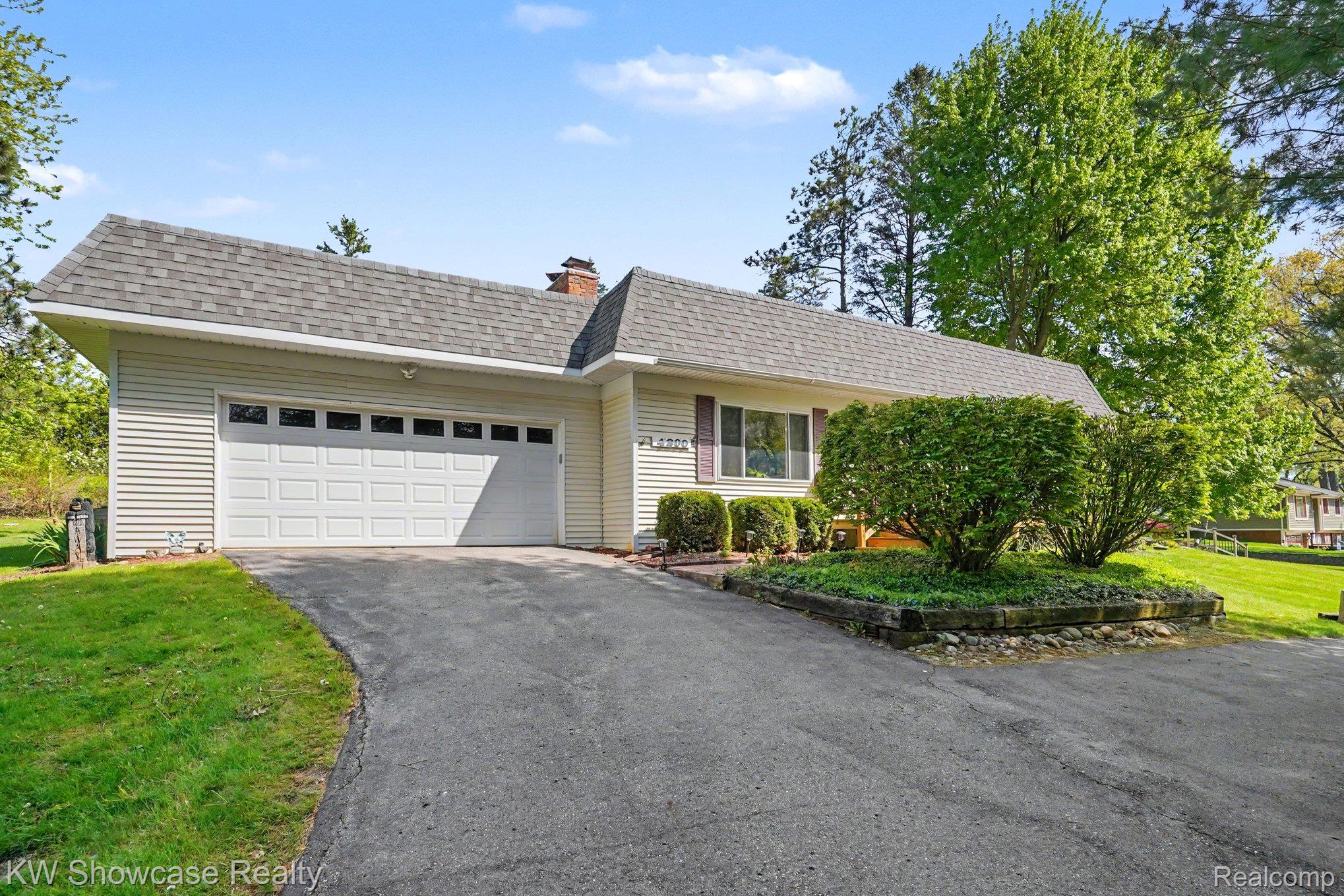 4200 Woodcock Way