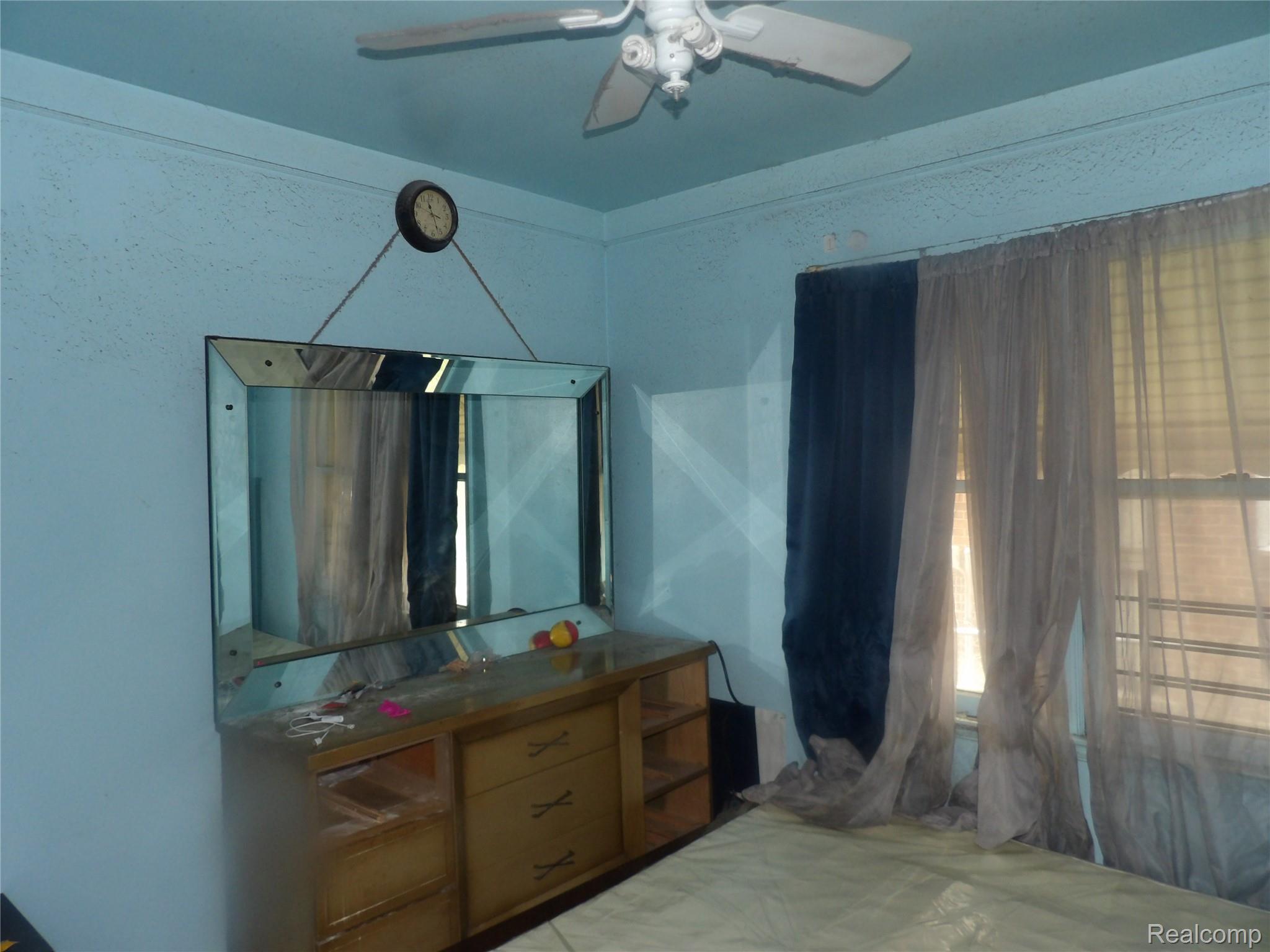 10945 Peerless Street