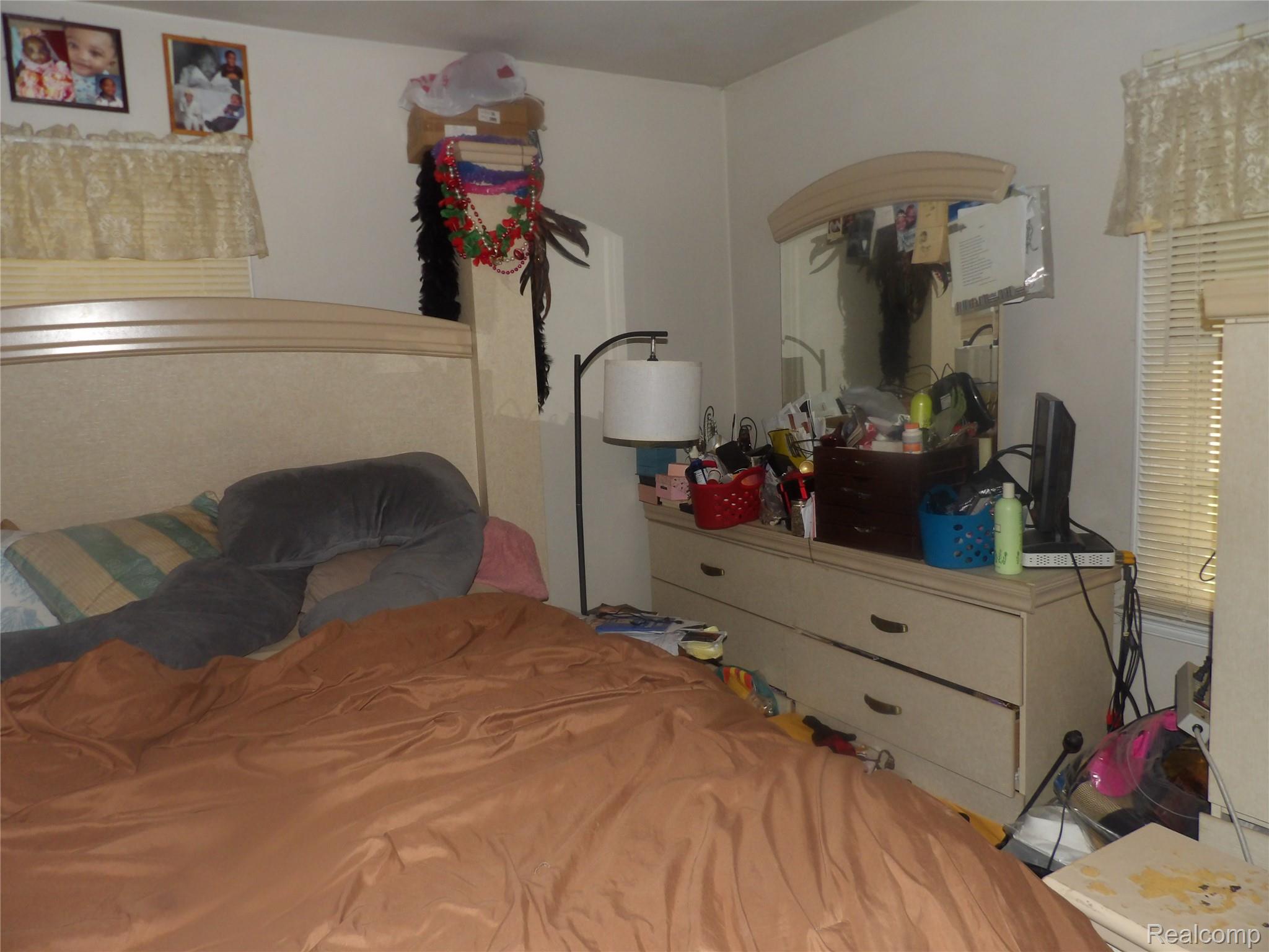 10945 Peerless Street