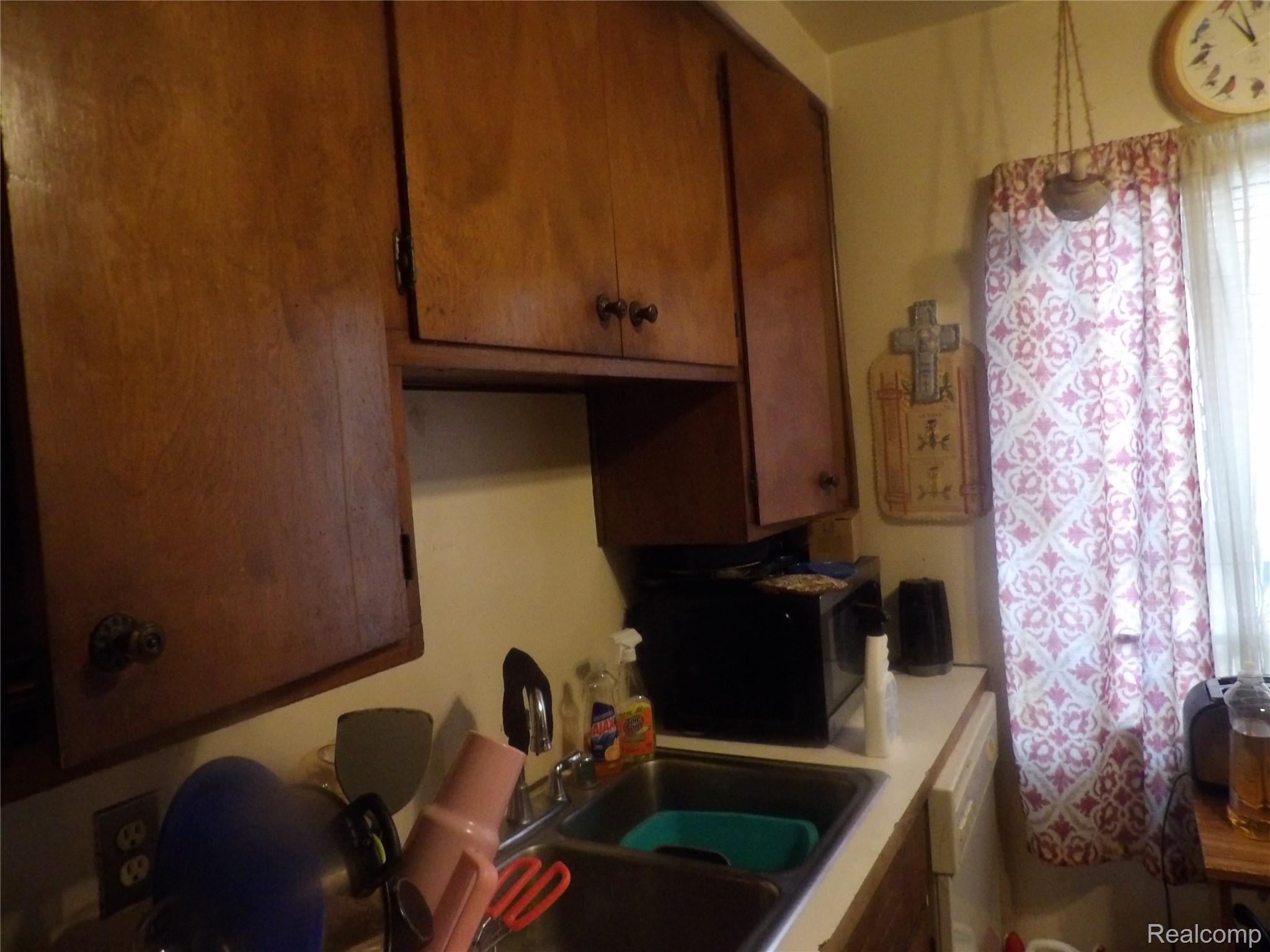 10945 Peerless Street