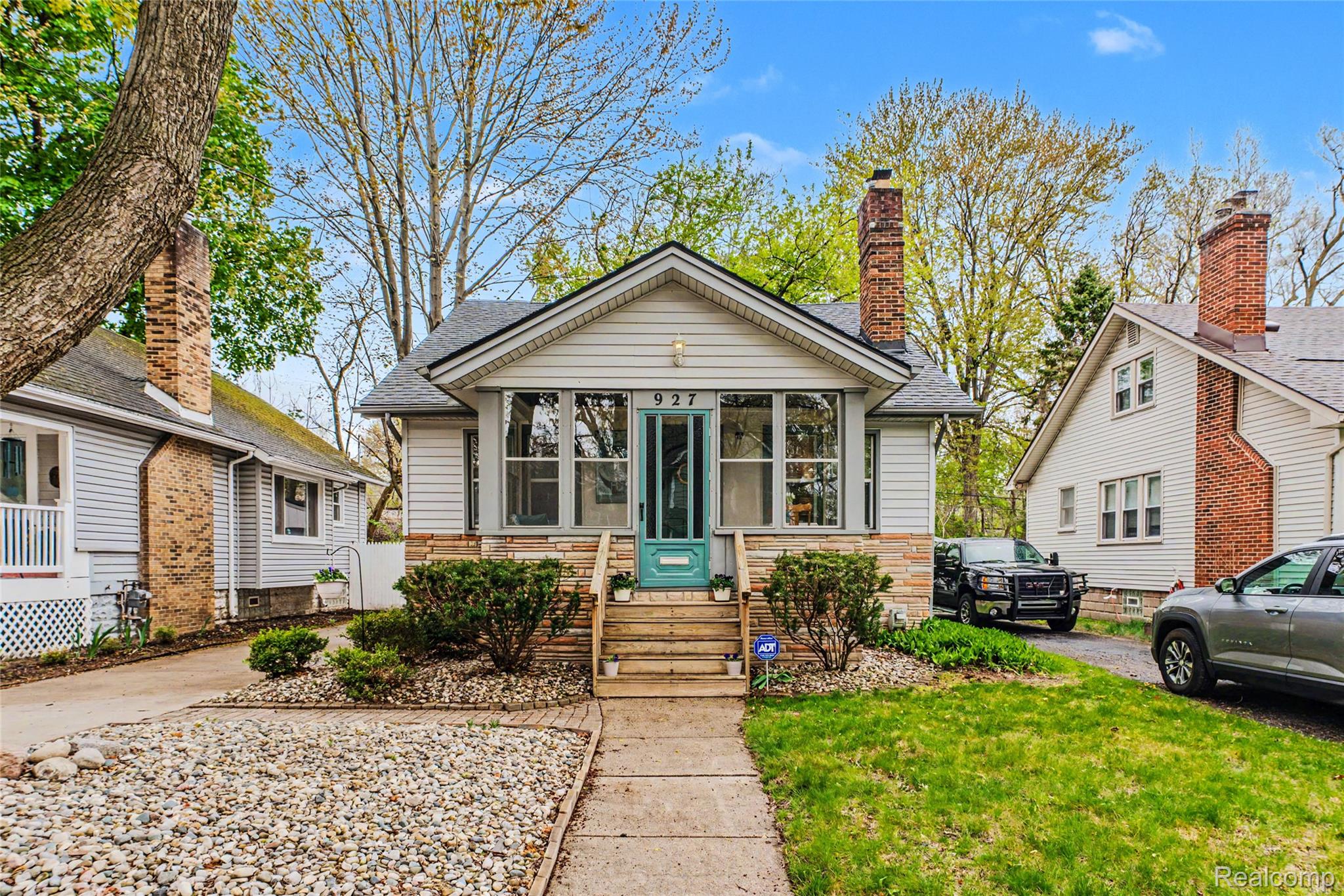 927 N Maple Avenue