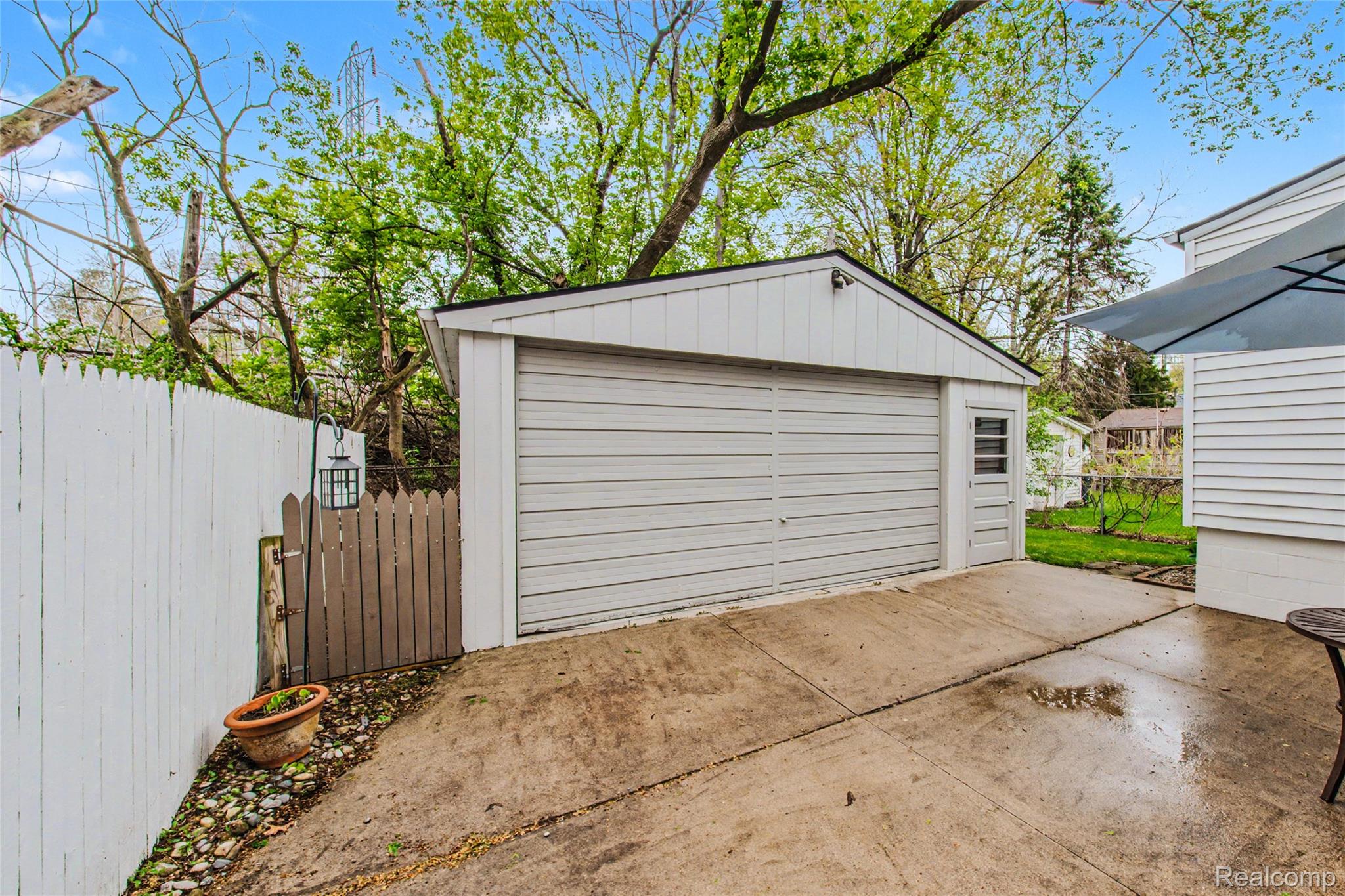 927 N Maple Avenue