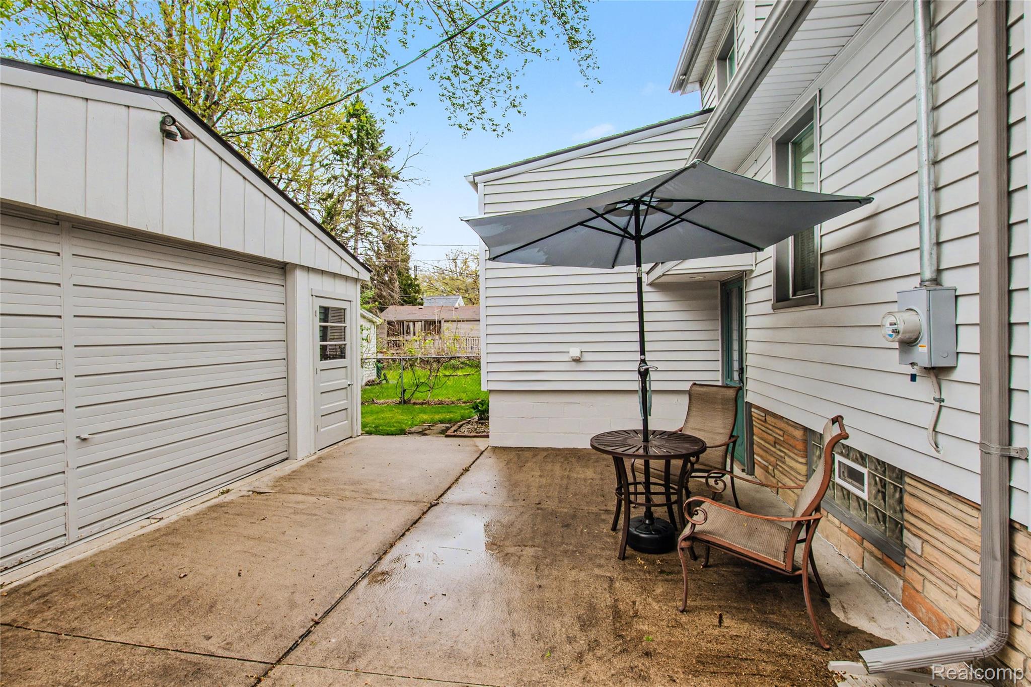927 N Maple Avenue