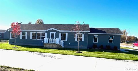 2780 NAPLES Lapeer Township MI 48446
