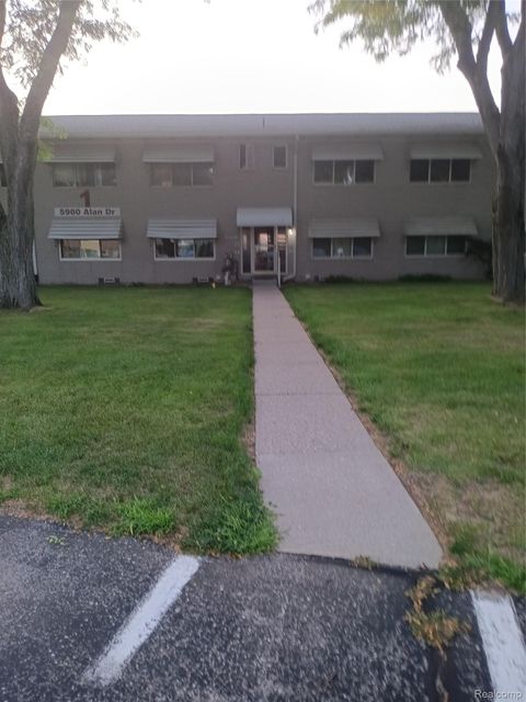 Photo of 5980 Alan Drive E #10, Brighton Township, MI 48116 (MLS # 20261053732)