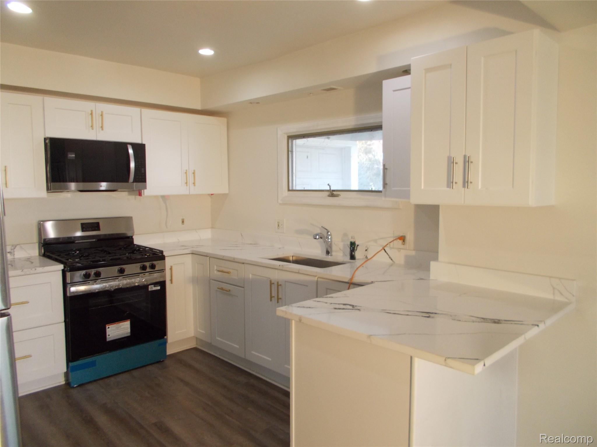 3341 Buckingham Avenue Avenue