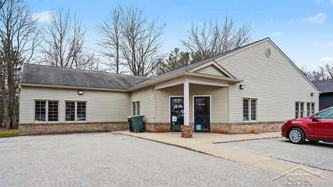 Unit B 5319 N Saginaw Road Midland City MI 48642