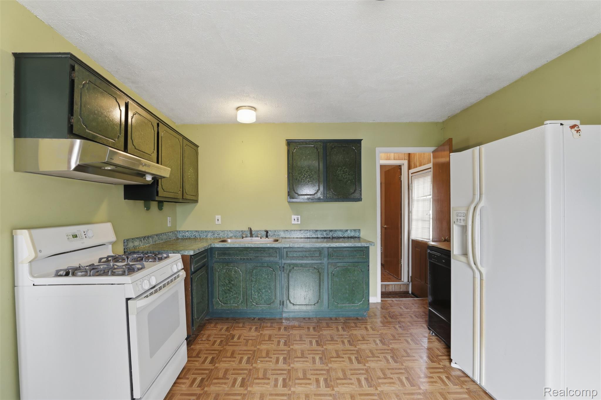 1260 S John Hix Street