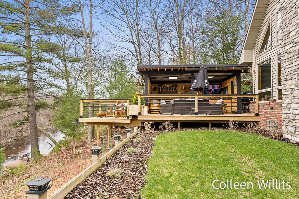 935 W White Road