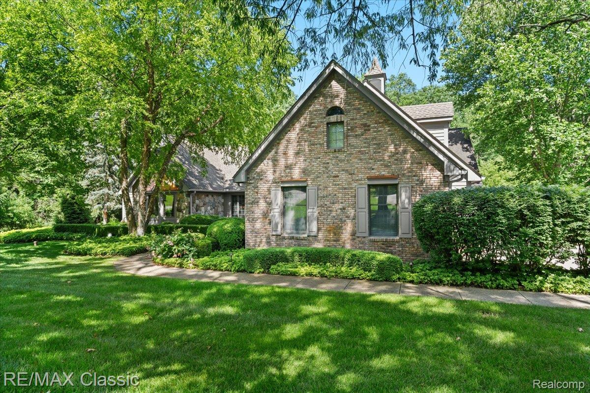 1245 Oak Hollow Drive