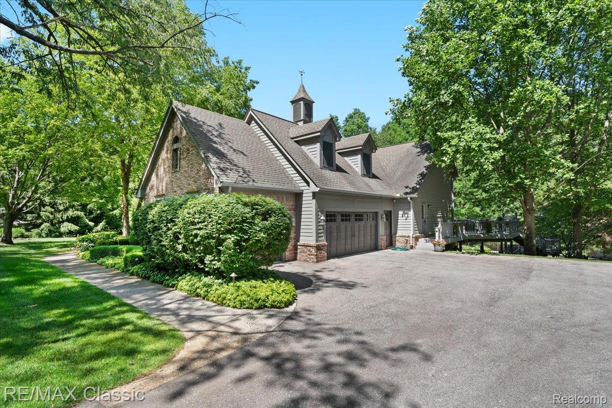 1245 Oak Hollow Drive