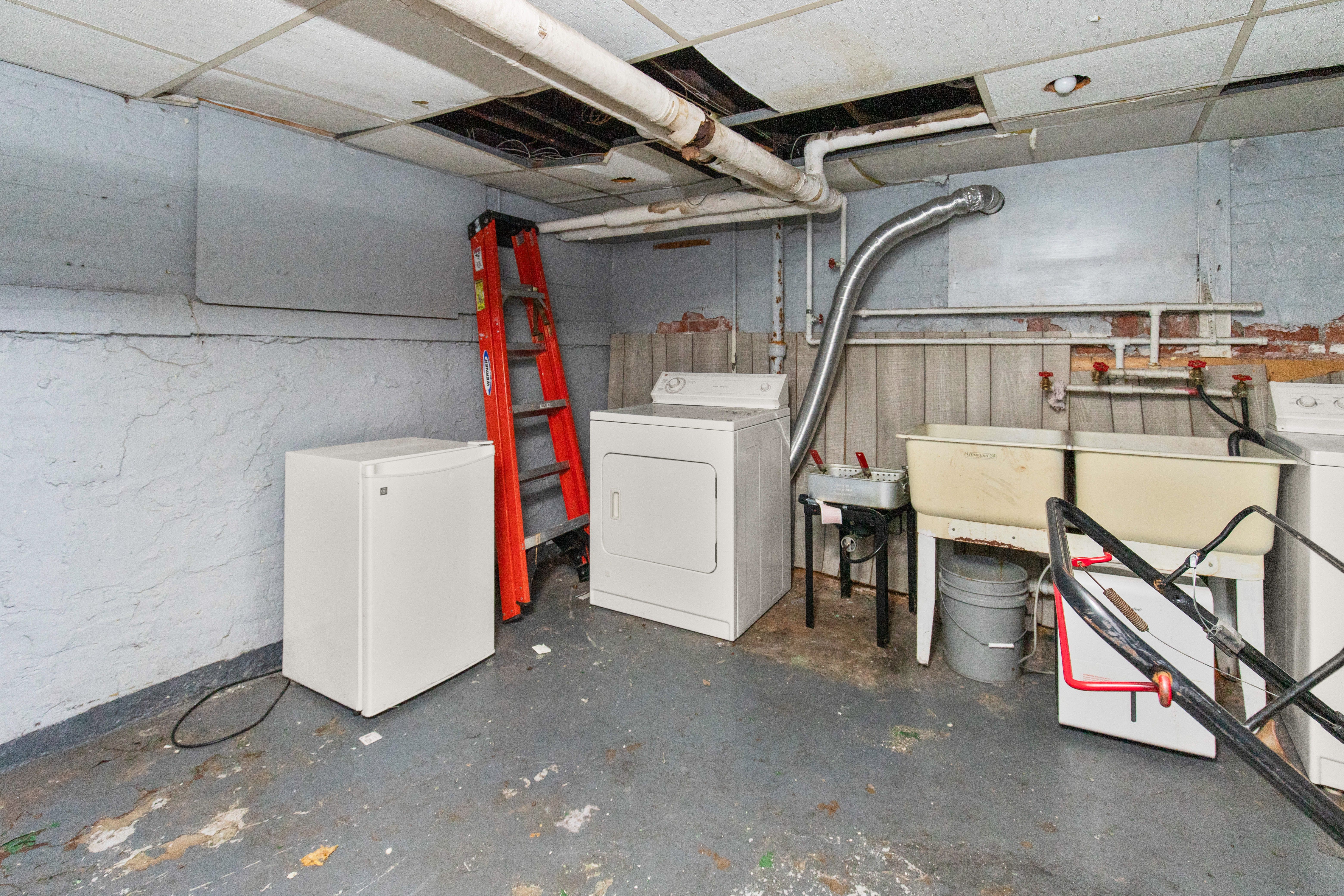 Detroit City Wayne, Michigan 48208, United States, 7 Bedrooms Bedrooms, ,4 BathroomsBathrooms,Residential,Active,106634