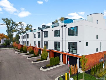 533 E Harrison Avenue 36 Royal Oak City MI 48067