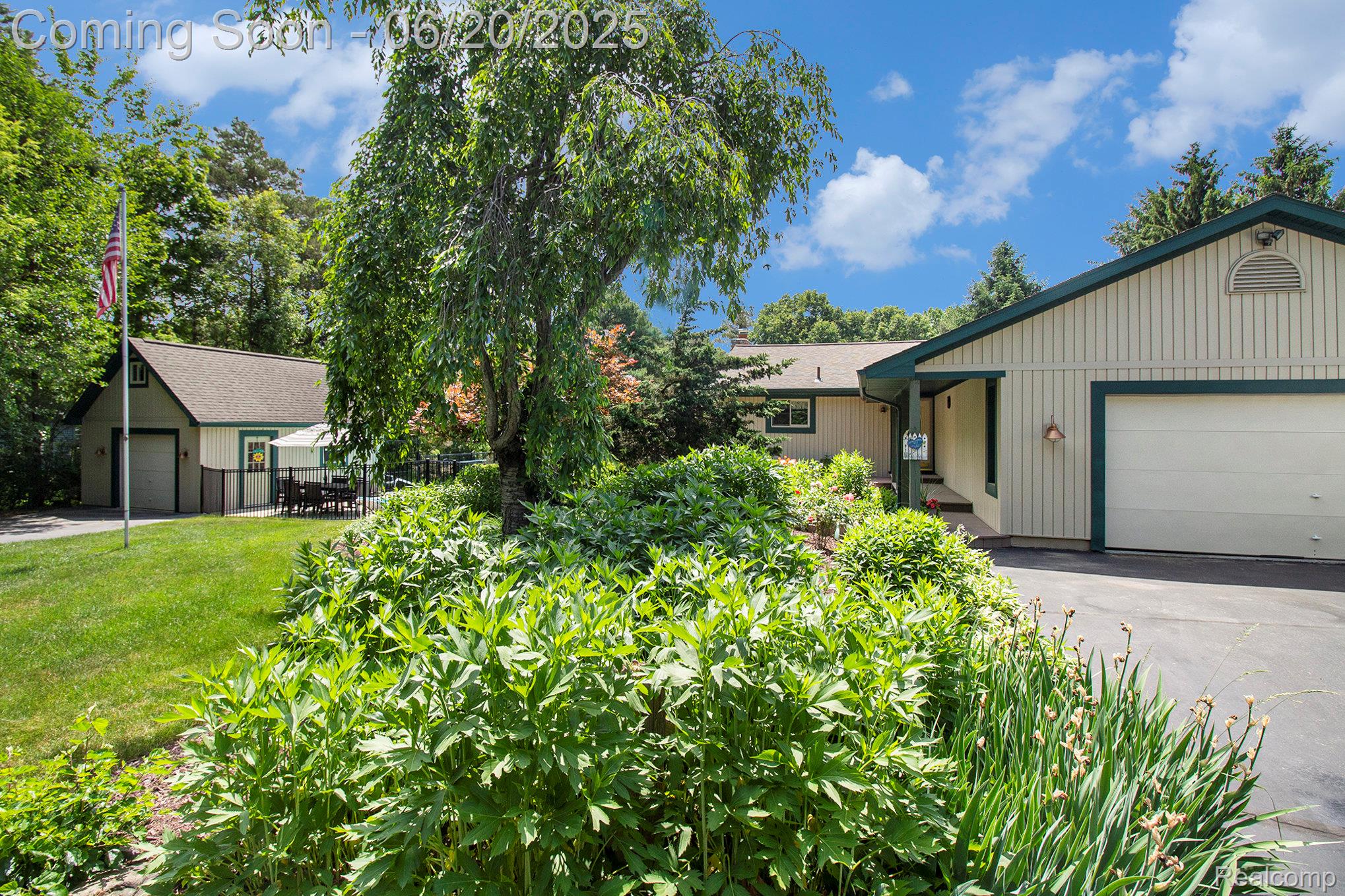 9084 Bennett Lake Road