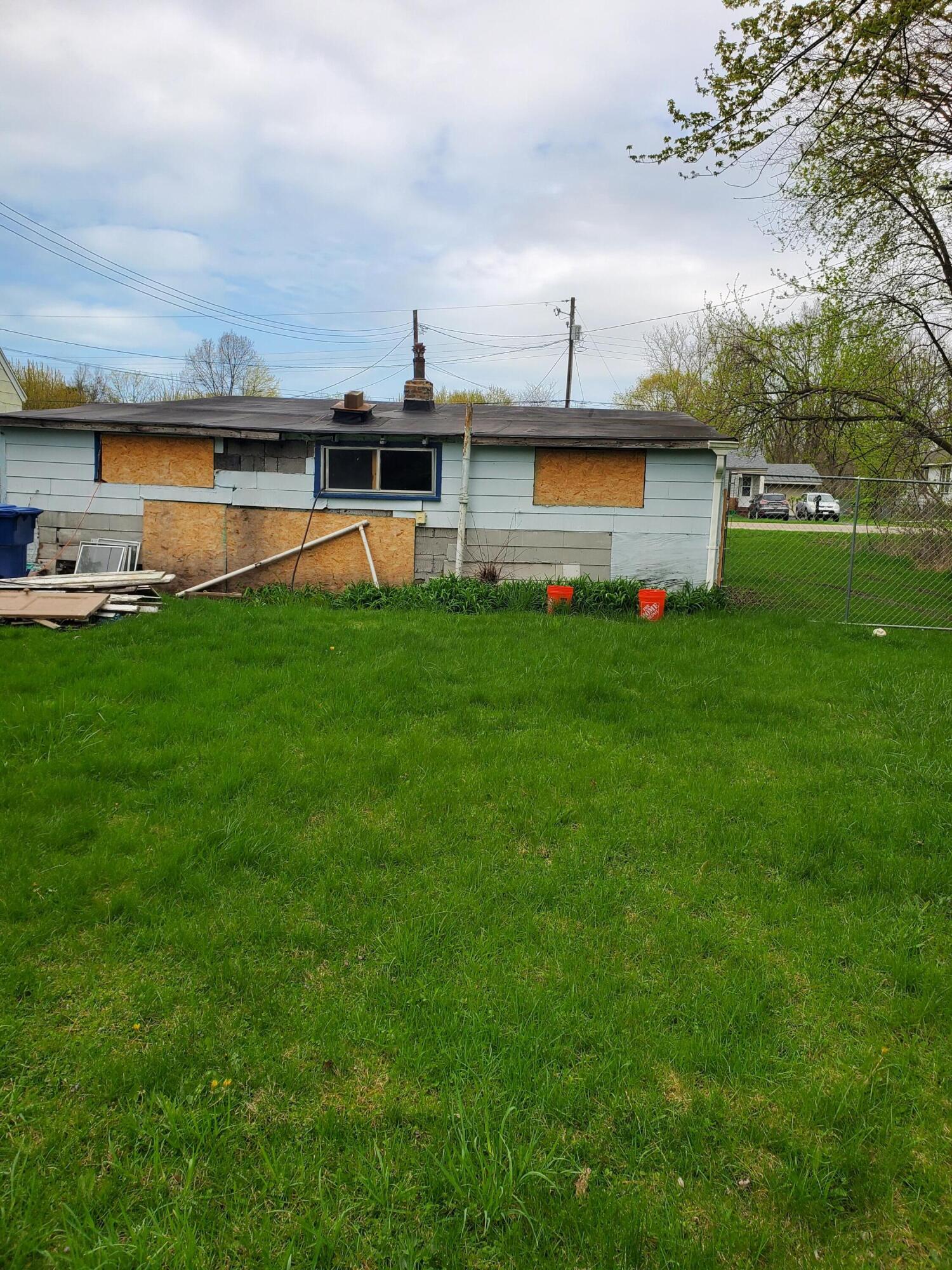 1560 Highland Avenue