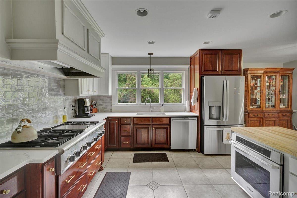 16146 Valcrest Drive