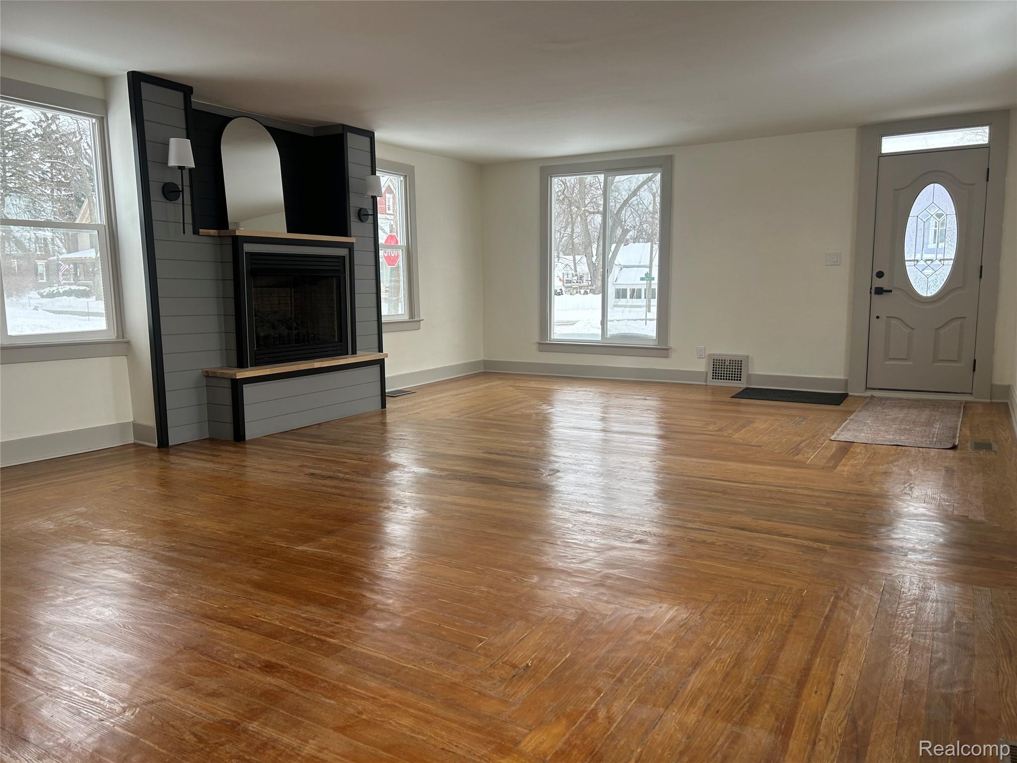 147 N Broadway Street