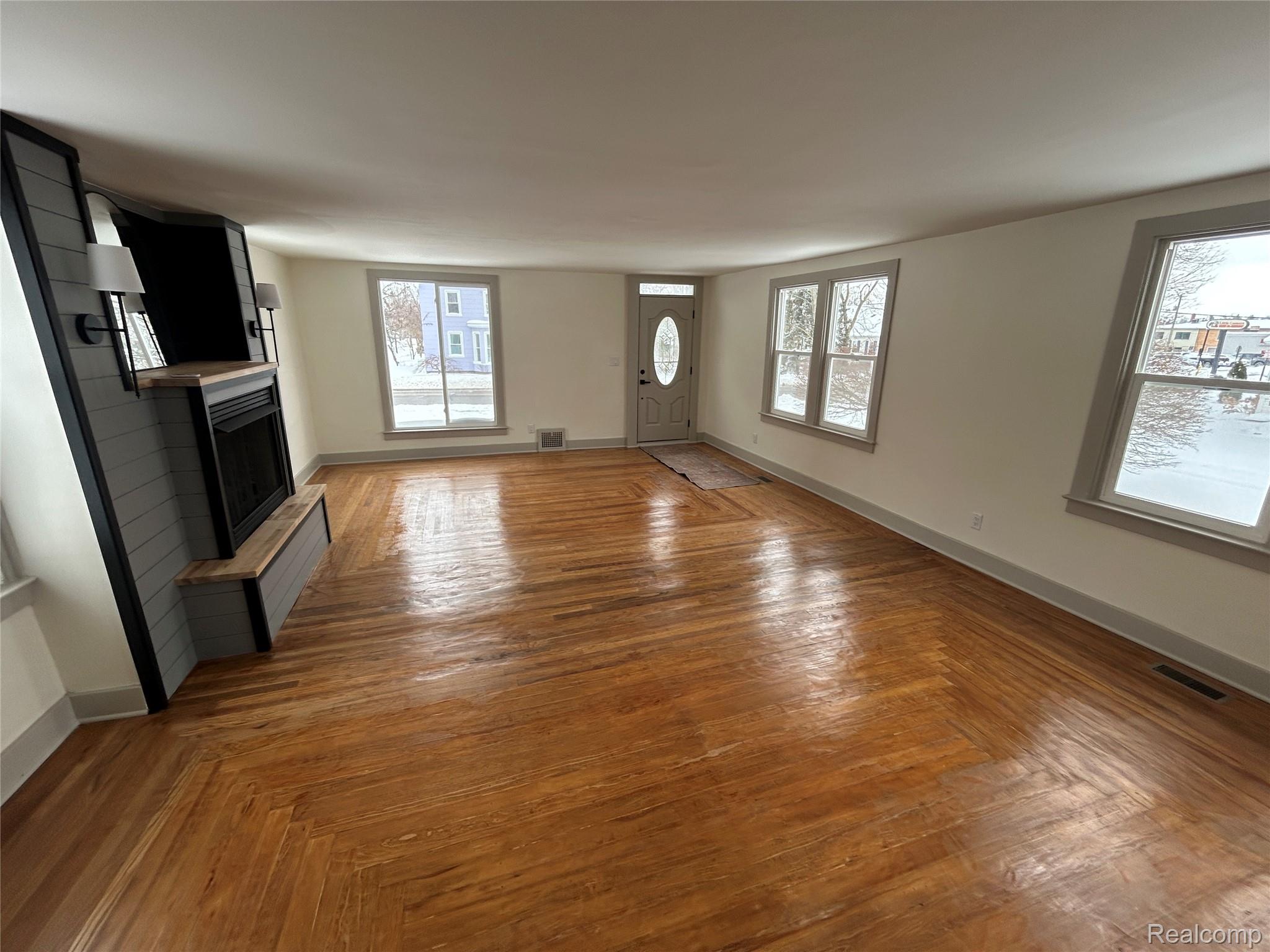 147 N Broadway Street