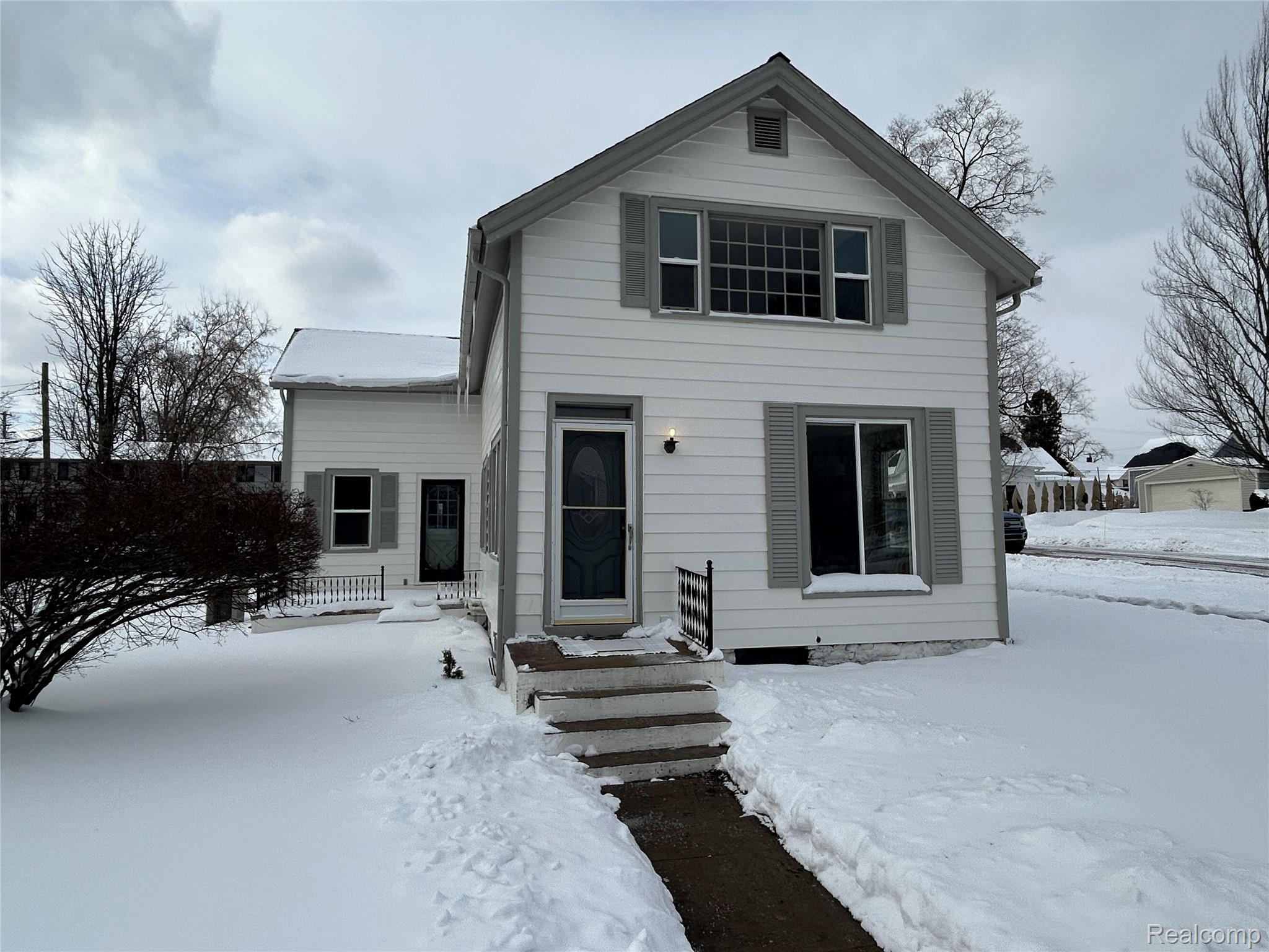 147 N Broadway Street