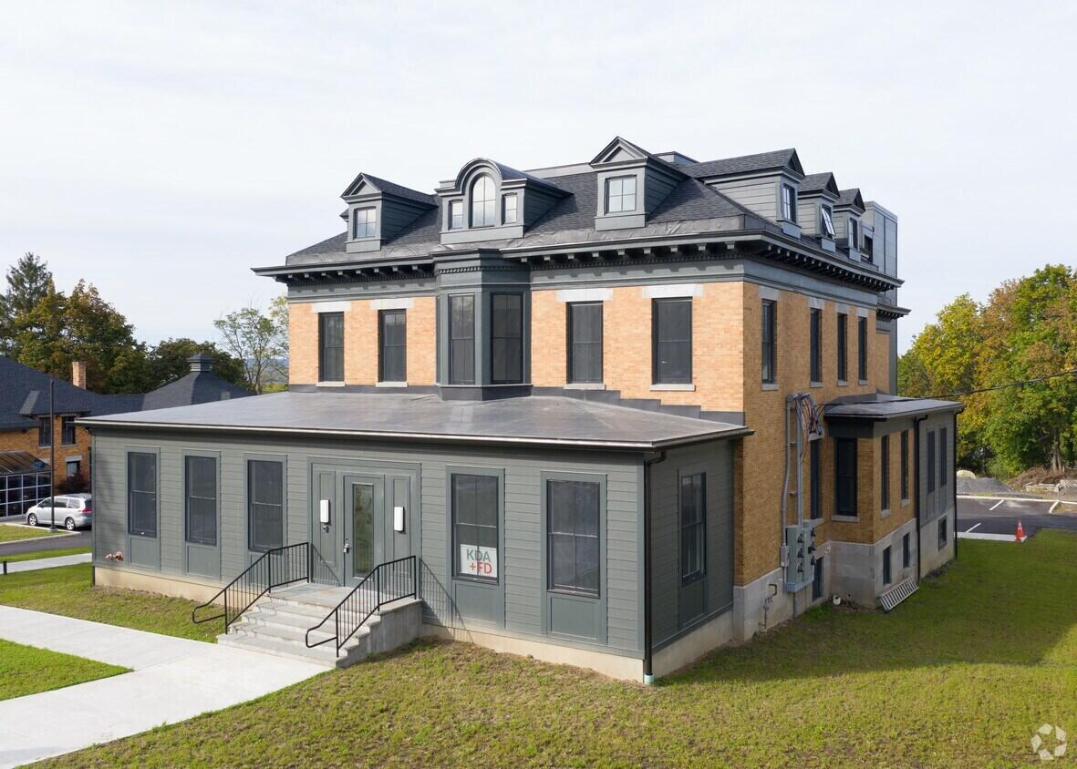 Hudson, New York 12534, United States, ,Residential,Active,140738