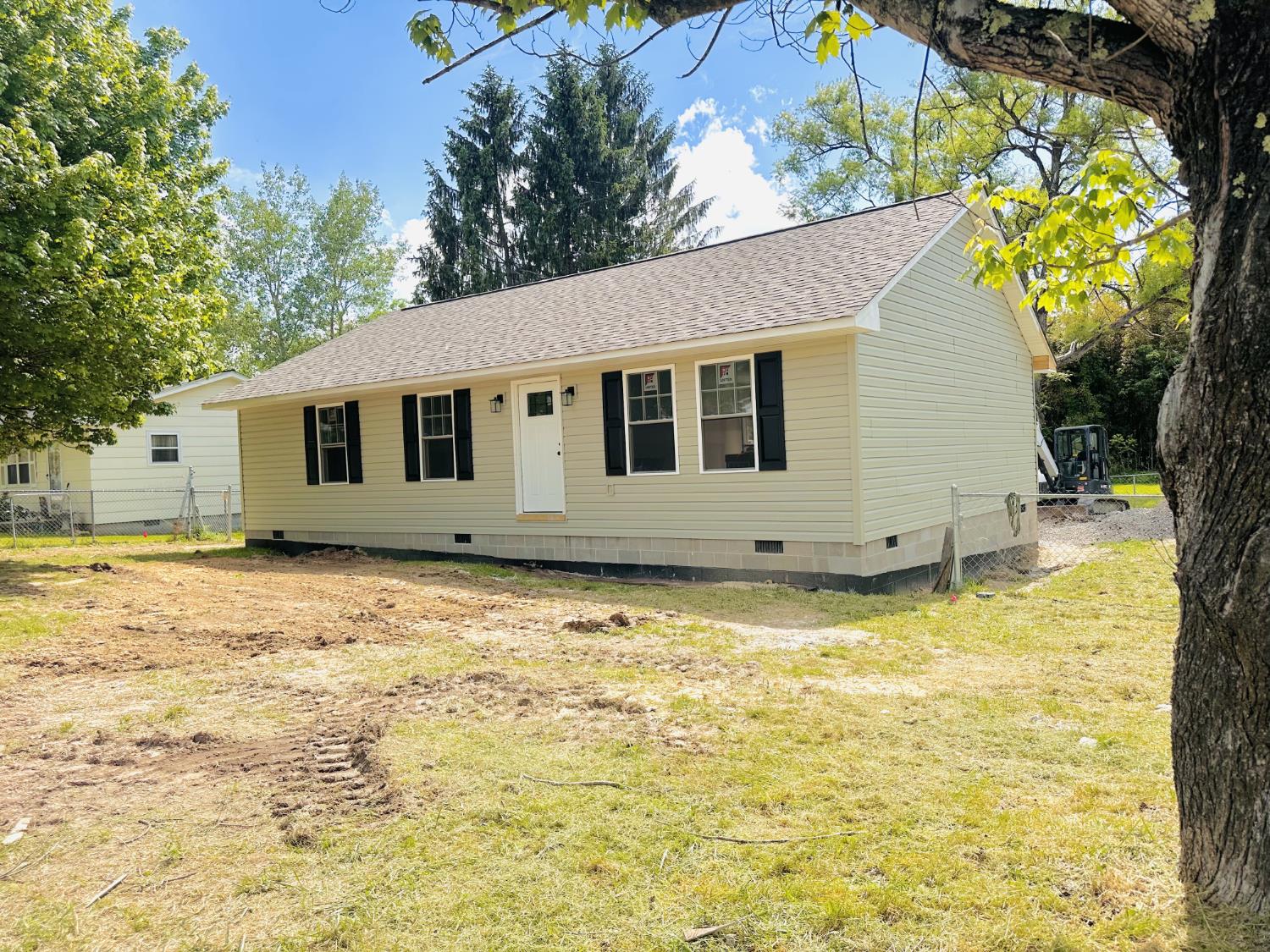 Photo 1 of 83 — Southloop Drive, Oak Hill, WV 25901