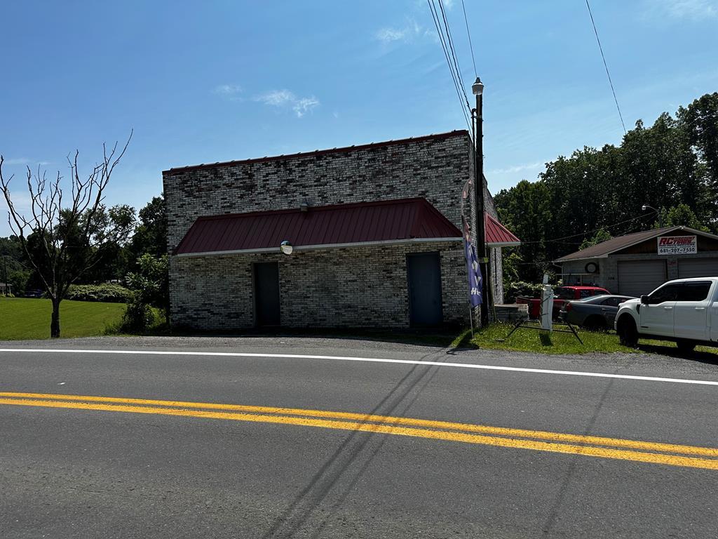 Photo 1 of 10 — 708,714 Stanaford Road, Stanaford, WV 25801