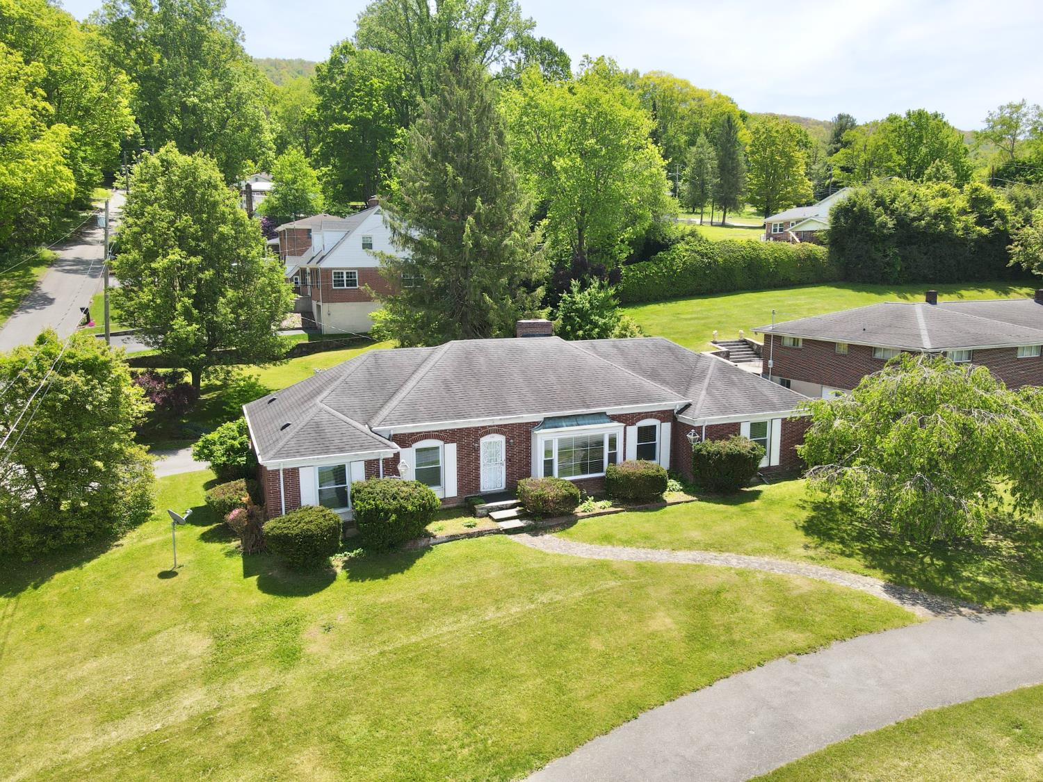 Photo 1 of 23 — LONGVIEW AVE, Bluefield, WV 24701