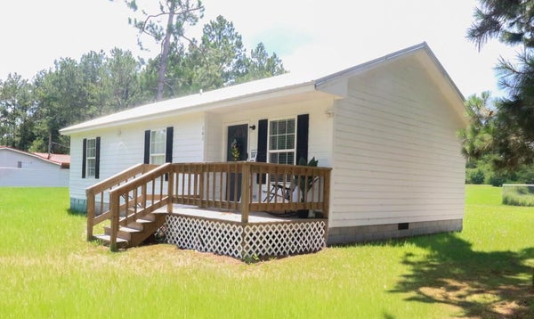 141 BRITEBLUE DR, ALMA, GA 31510 - Image c5edf2443740fcc1a2ee4d096763eb37/4146515570