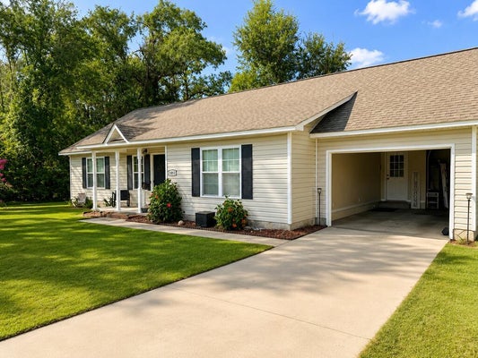 1054 GREG LN, DOUGLAS, GA 31535 - Image f1ddee81148cbd8fb6b3f3487dc8cd8d/3810183395