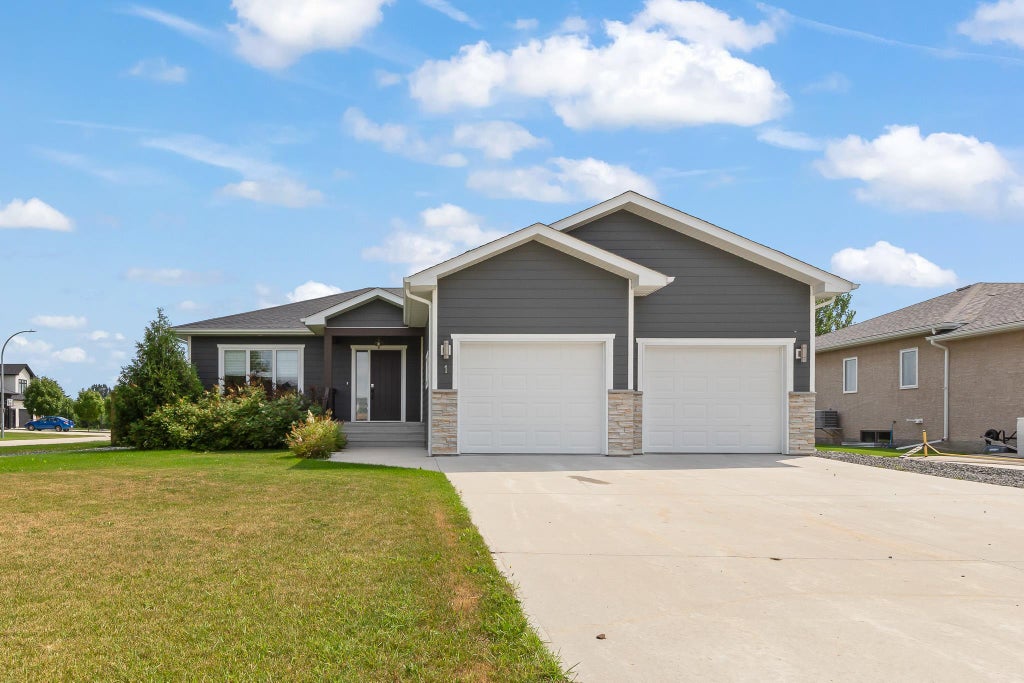 1 ASTON COVE, STEINBACH, MB R5G 2P2 - Image 1006104628.jpeg?d=l