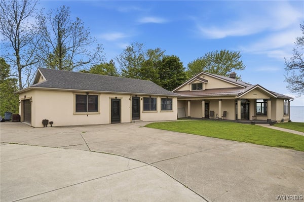 5316 LAKE SHORE RD, HAMBURG, NY 14075 - Image 02cbef82ca48e9ec2cb31ff5f0af72a7/3027034157