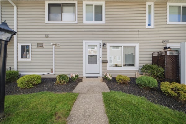 560 EASTBROOKE LN, ROCHESTER, NY 14618 - Image 224afcf647eab30c38e31e8bce0eec4d/2627157152
