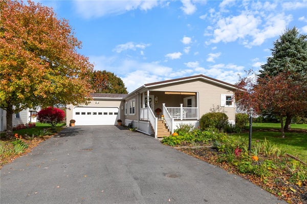 6396 ROBERTS DR APT 201, VICTOR, NY 14564 - Image 2e867e0c9e83c2f111f1b2f3db1b9c73/1544521574