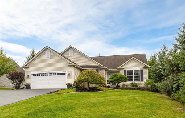 1075 CHANNING WOODS DR, WEBSTER, NY 14580 - Image 3efef528a90e6e620bbddd4a0ff9aa84/1722759496
